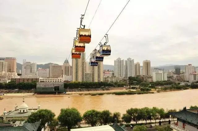 Al viajar durante el Festival de Primavera, ¿qué teleféricos únicos en China merecen un viaje?