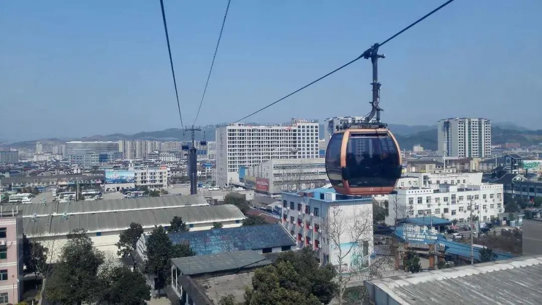 Al viajar durante el Festival de Primavera, ¿qué teleféricos únicos en China merecen un viaje?