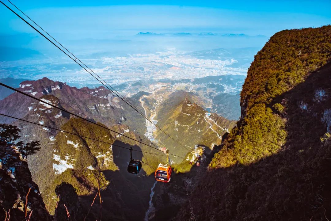 Al viajar durante el Festival de Primavera, ¿qué teleféricos únicos en China merecen un viaje?