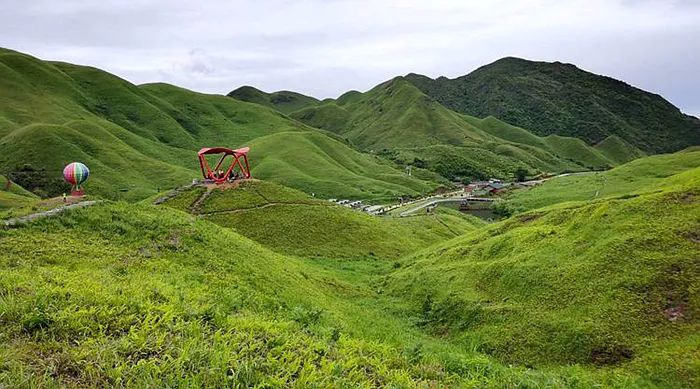 Travel Notes | He Jiajin: Journey to East Lion Mountain at Yuanyang Grassland