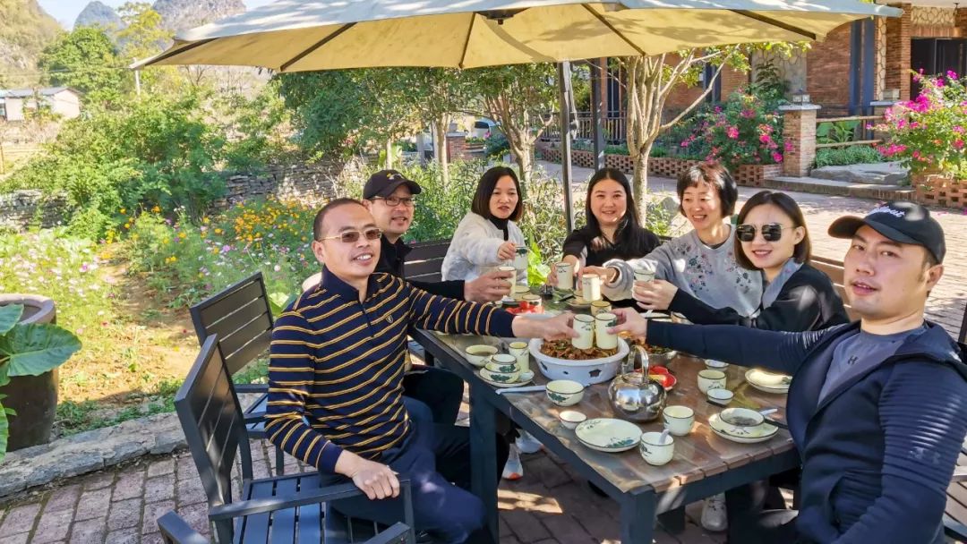 栖居山水间，重现跨世之恋；探访青砖记忆，感知岁月沧桑；骑行遇龙河，漫游山水田园风光