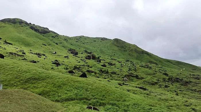 Travel Notes | He Jiajin: Journey to East Lion Mountain at Yuanyang Grassland