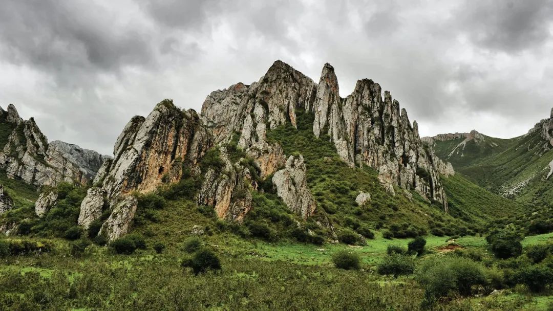 A record of picking up garbage in Langmusi Canyon