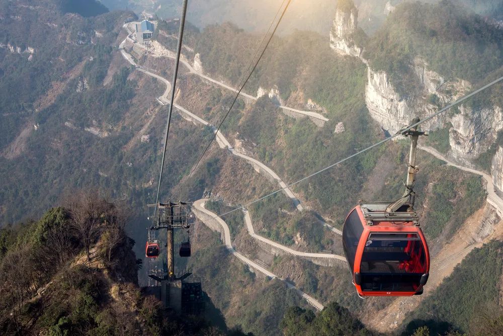 Al viajar durante el Festival de Primavera, ¿qué teleféricos únicos en China merecen un viaje?