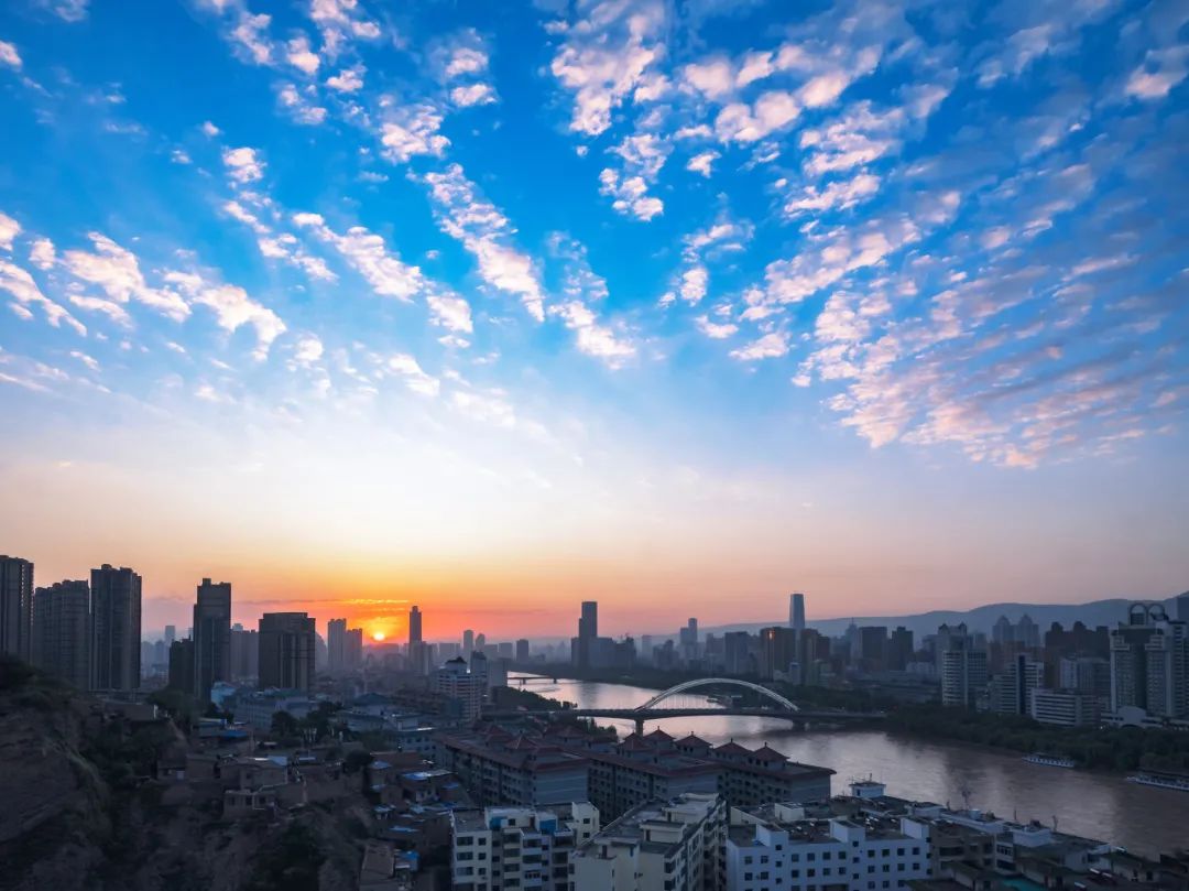 Al viajar durante el Festival de Primavera, ¿qué teleféricos únicos en China merecen un viaje?