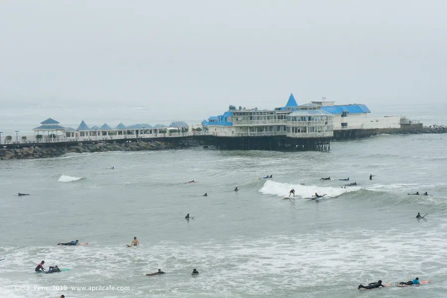 Notas de viaje a Perú [Un día en la playa de Miraflores en Lima]