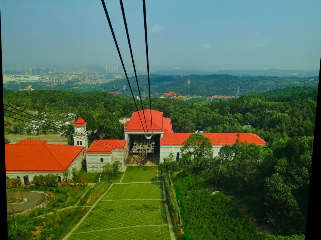 Al viajar durante el Festival de Primavera, ¿qué teleféricos únicos en China merecen un viaje?