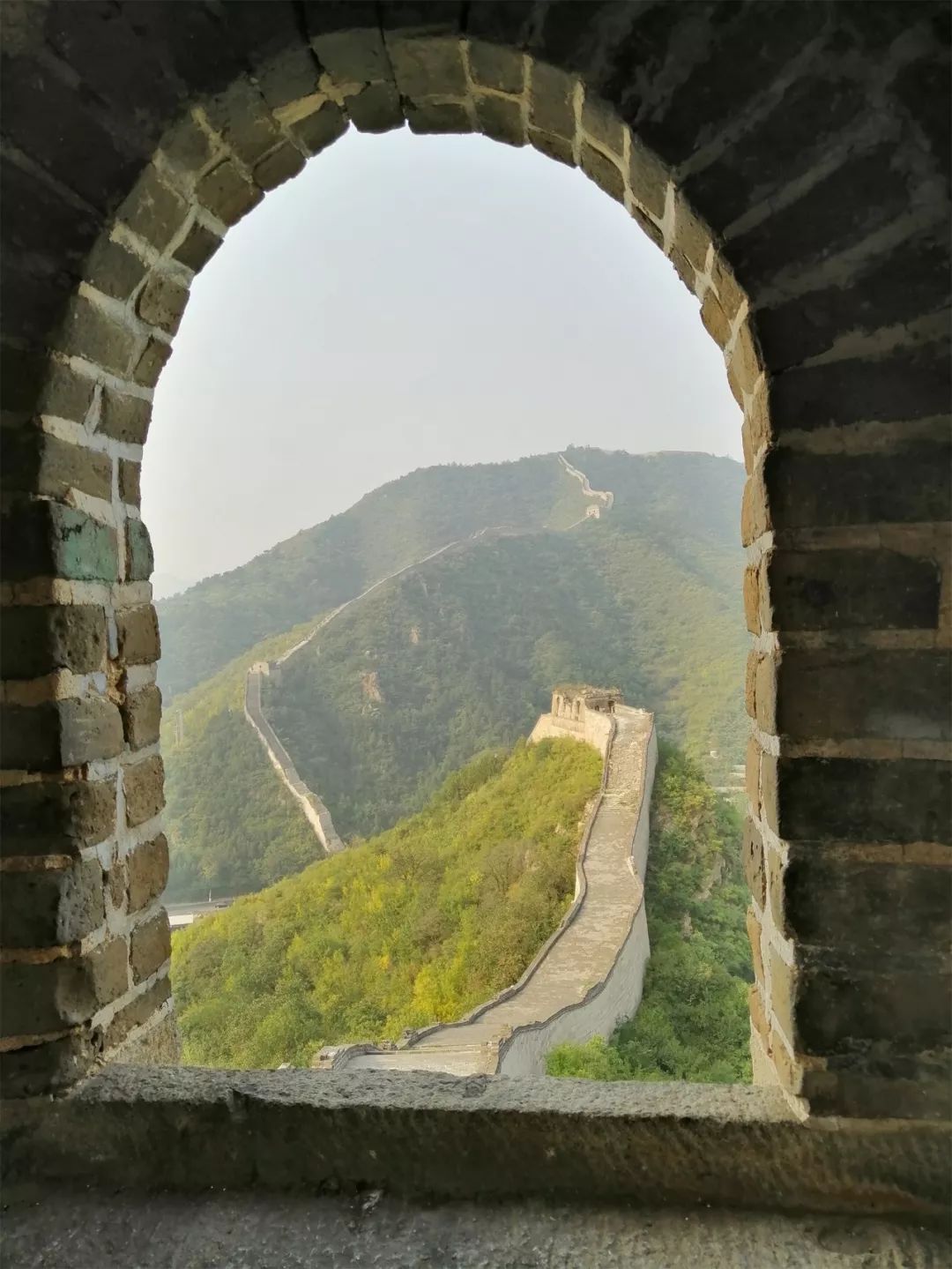 Climb over the mountains just to take a look at Huanghuacheng in autumn