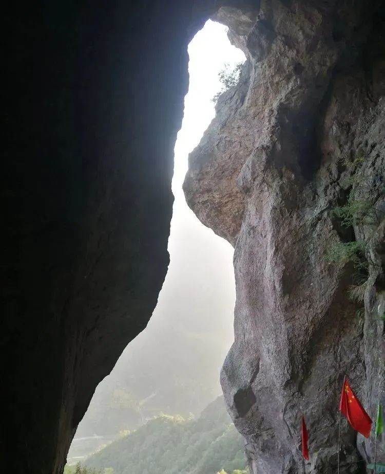 Cruce del puente inmortal de la montaña Yandang