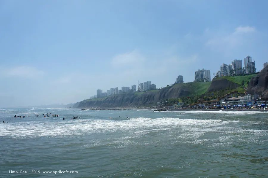 Notas de viaje a Perú [Un día en la playa de Miraflores en Lima]