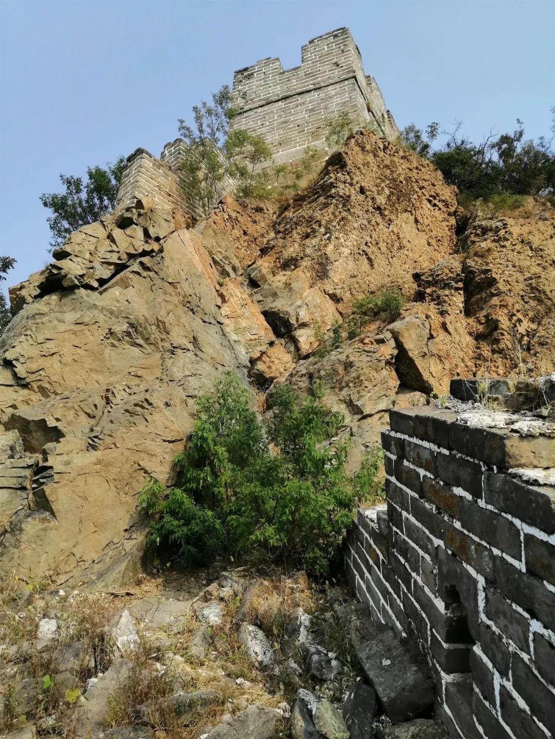 Climb over the mountains just to take a look at Huanghuacheng in autumn