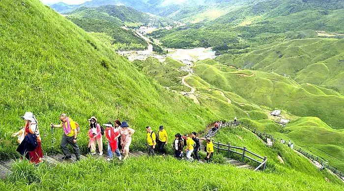 Travel Notes | He Jiajin: Journey to East Lion Mountain at Yuanyang Grassland