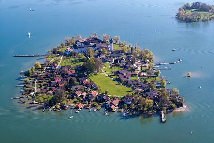 Palacio Herernchiemsee en Alemania: la "hermana" del castillo de Neuschwanstein y otra tierra de ensueño del rey Luis II