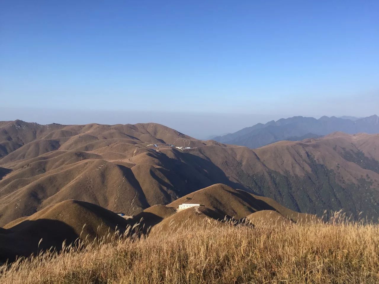 最爱那抹黄，深秋的武功山徒步之旅