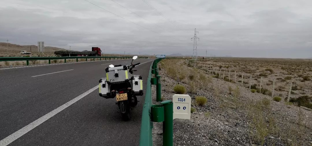 Motorcycle Travel on the Qinghai-Tibet Plateau　I have met hundreds of billions of Gesang flowers