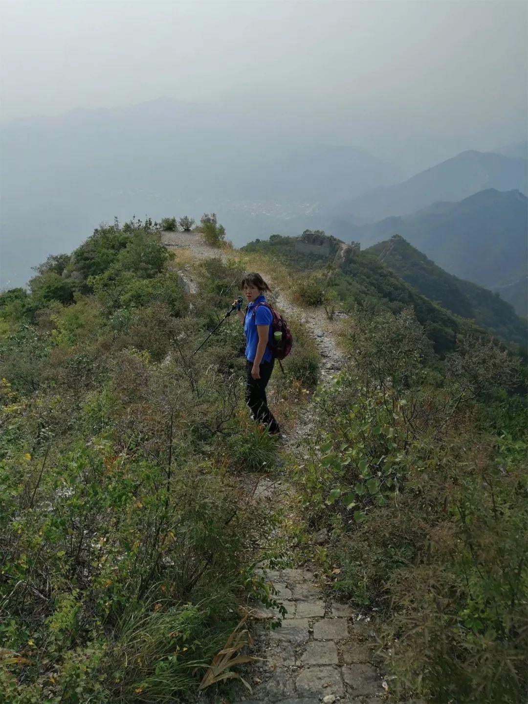 Sube a las montañas solo para echar un vistazo a Huanghuacheng en otoño.