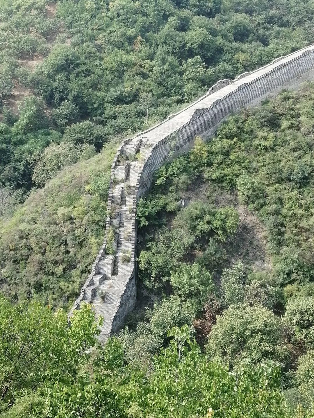 Climb over the mountains just to take a look at Huanghuacheng in autumn