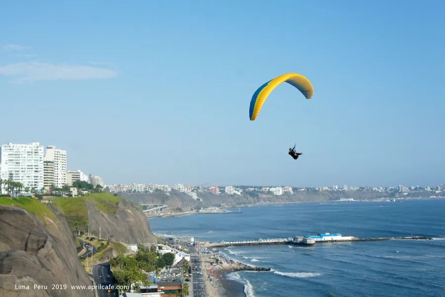 Notas de viaje a Perú [Un día en la playa de Miraflores en Lima]