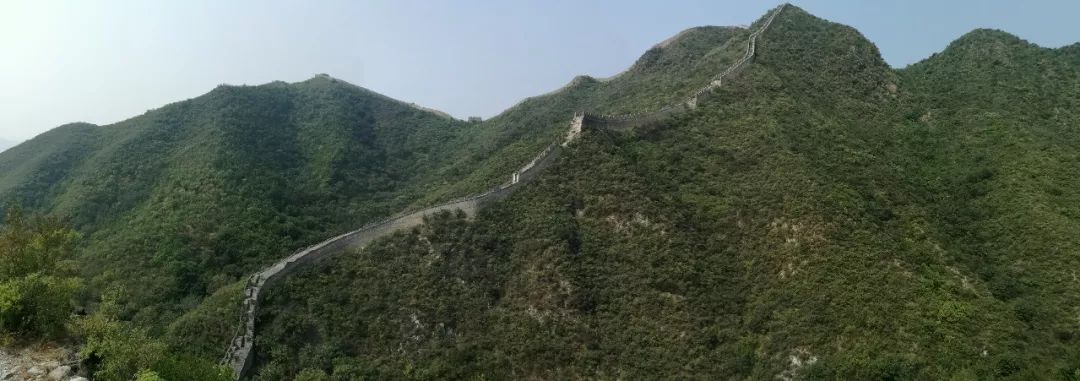 Sube a las montañas solo para echar un vistazo a Huanghuacheng en otoño.