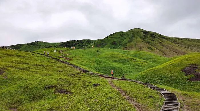 Travel Notes | He Jiajin: Journey to East Lion Mountain at Yuanyang Grassland