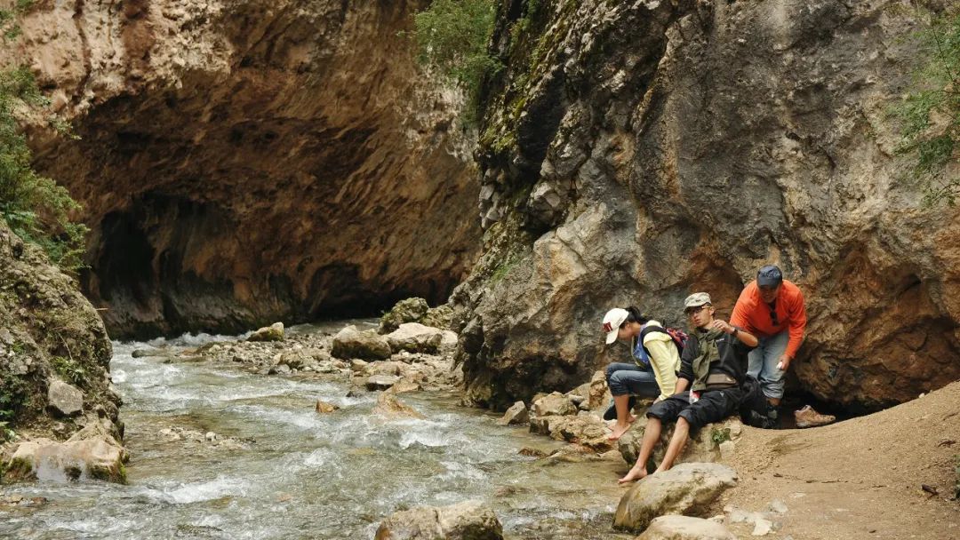 A record of picking up garbage in Langmusi Canyon