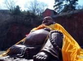 北京戒台寺旅游攻略 之 千年香樟木雕弥勒佛