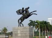 印尼雅加达市旅游攻略 之 民族女英雄的雕像
