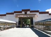 西藏白居寺旅游攻略 之 正门