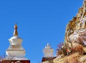 西藏扎耶巴洞窟群旅游攻略 之 白塔