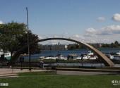 加拿大金斯顿市旅游攻略 之 拱形雕塑