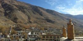 西藏扎耶巴洞窟群旅游攻略