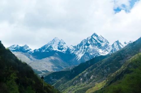 游记|那些年我拍过的四姑娘山：雪山、草甸、枯树滩