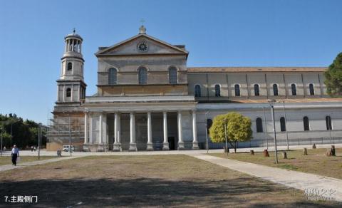 罗马圣保罗教堂旅游攻略 之 主殿侧门