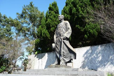 台湾石门水库风景区旅游攻略 之 铜像