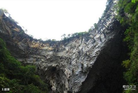 广西巴马坡月村百魔洞旅游攻略 之 岩体