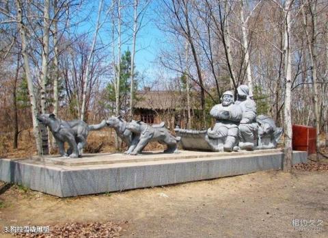 街津口赫哲族旅游度假区旅游攻略 之 狗拉雪橇雕塑