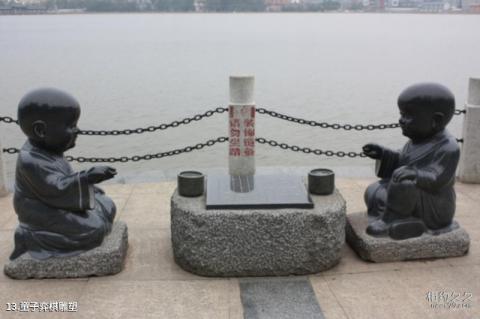 贵港东湖公园旅游攻略 之 童子弈棋雕塑