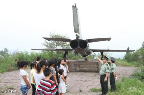 广安神龙山巴人石头城旅游攻略 之 天外来客