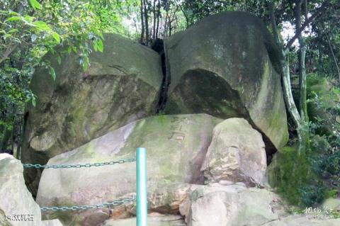 重庆巴岳山―西温泉风景区旅游攻略 之 双乳石