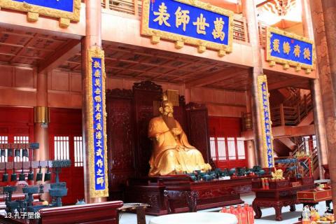 柳州文庙旅游攻略 之 孔子塑像
