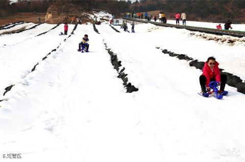 威海文登山泰生态园旅游攻略 之 戏雪区