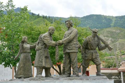 甘南次日那毛泽东故居旅游攻略 之 雕塑