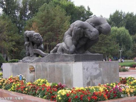 新疆生产建设兵团军垦博物馆旅游攻略 之 军垦第一犁雕像