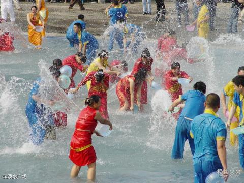 西双版纳傣族园旅游攻略 之 泼水广场