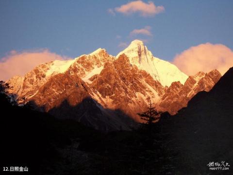 贡嘎山风景名胜区旅游攻略 之 日照金山