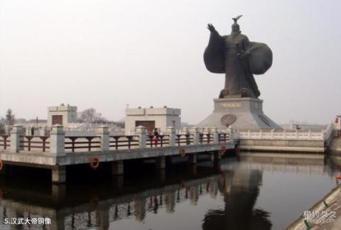 西安汉城湖景区旅游攻略 之 汉武大帝铜像