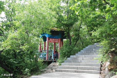 七台河桃山公园旅游攻略 之 半山凉亭