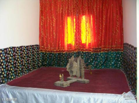 新疆罗布人村寨旅游攻略 之 婚房内景