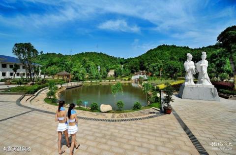 湖北嘉鱼山湖温泉风景区旅游攻略 之 露天温泉池