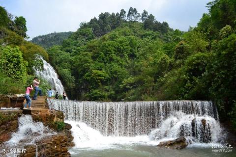 邻水华蓥山天意谷旅游攻略 之 飞瀑迎宾